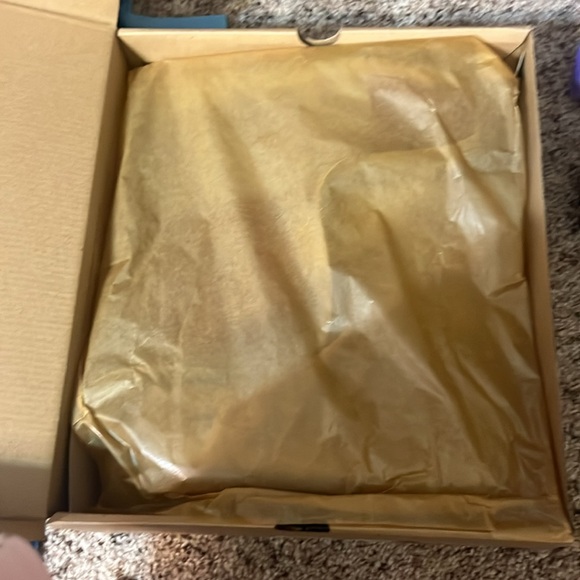 Women’s Kookaburra mauve colored boots size 5 - Picture 2 of 5